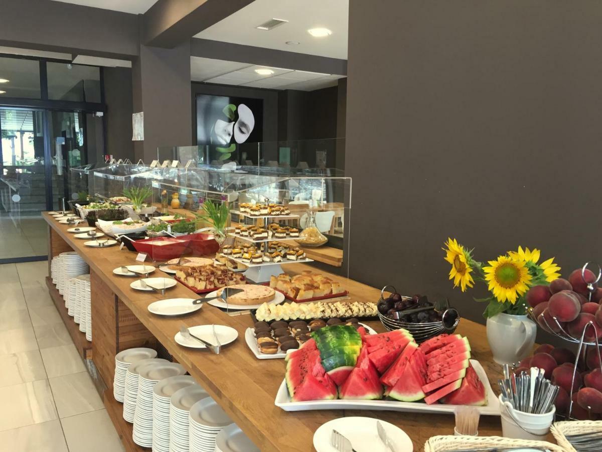 Hotel Gladiola Golden Sands Bagian luar foto
